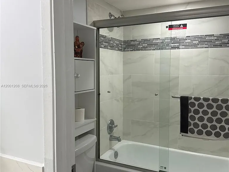 1102 Bahama Bnd #D2 — Photo 8