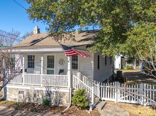 1208 Evans St, Morehead City, NC 28557