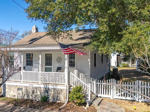 1208 Evans Street, Morehead City, NC 28557