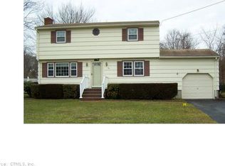 24 Willow Ln, Clinton, CT 06413