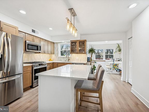 4th image of 3342 Wiehle St