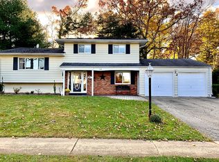 22 Saint Mary Dr, Succasunna, NJ 07876