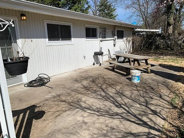 2625 Holiday Hill Dr — Photo 3