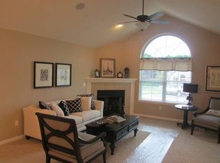 W250N4971 William Dr, Pewaukee, WI 53072