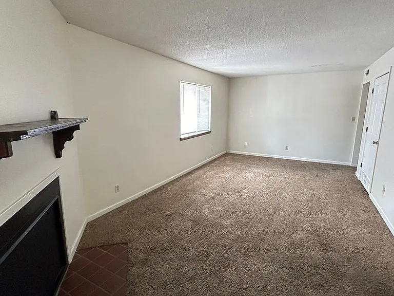 280 Apple Tree Ct #8 — Photo 1