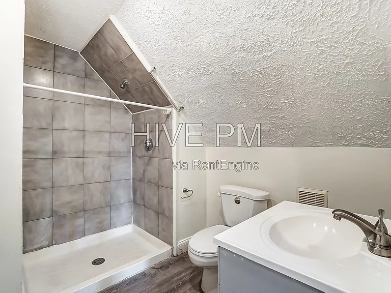 3246 Linwood Ave #2 — Photo 31