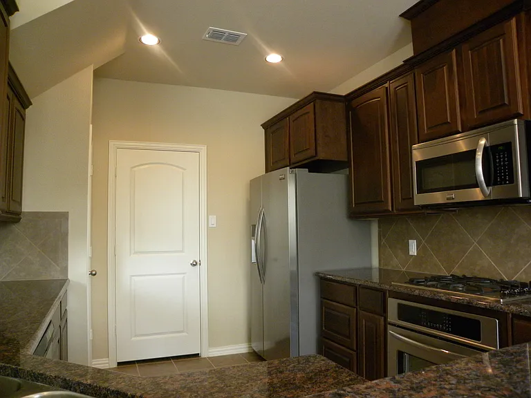 4664 Perthshire Ct — Photo 14
