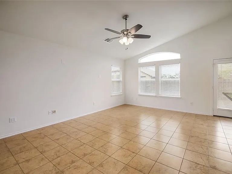 137 Langtry Ln — Photo 5