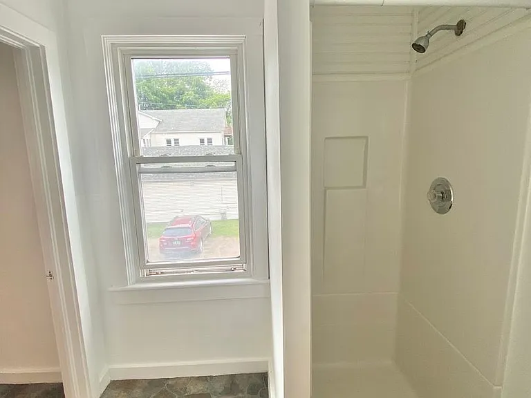 299 E Allen St — Photo 9