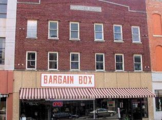 17 W Stephenson St, Freeport, IL 61032