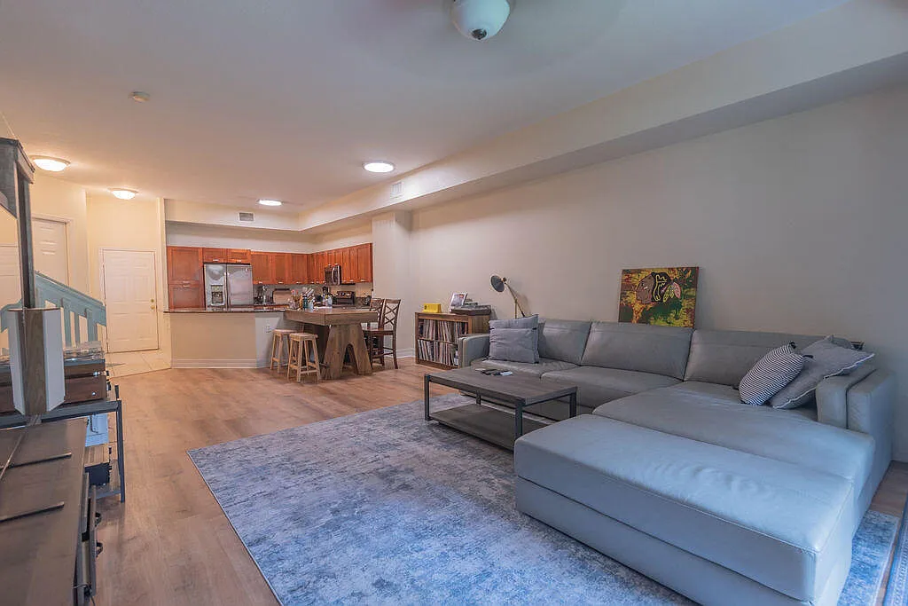 3 bed, 2.5 bath, 1671 sqft, $2,400 — Photo 4