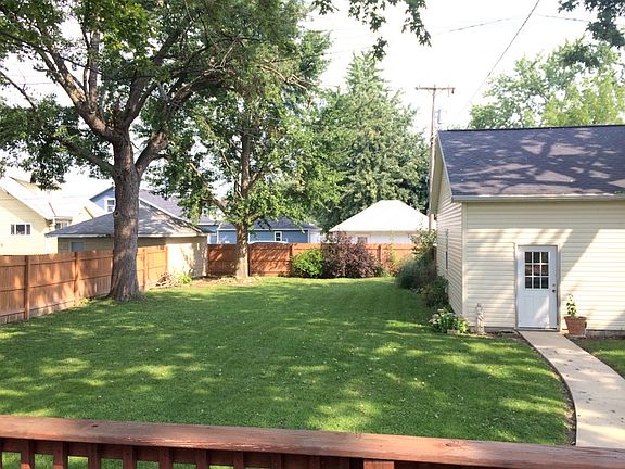 4th image of 214 Pearl St