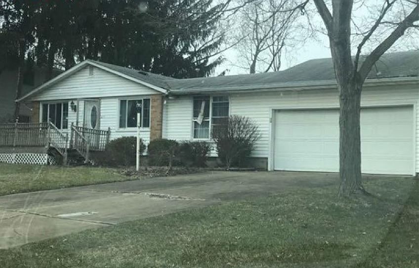 2nd image of 3715 Ravenwood Dr SE
