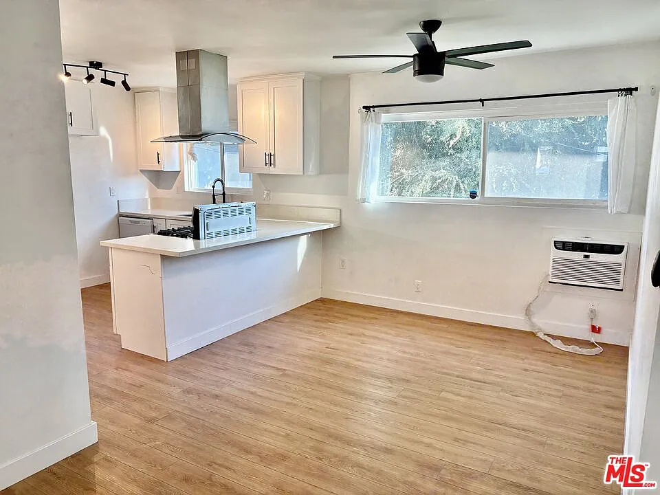 2 bed, 1.0 bath, 900 sqft, $3,000 — Photo 2