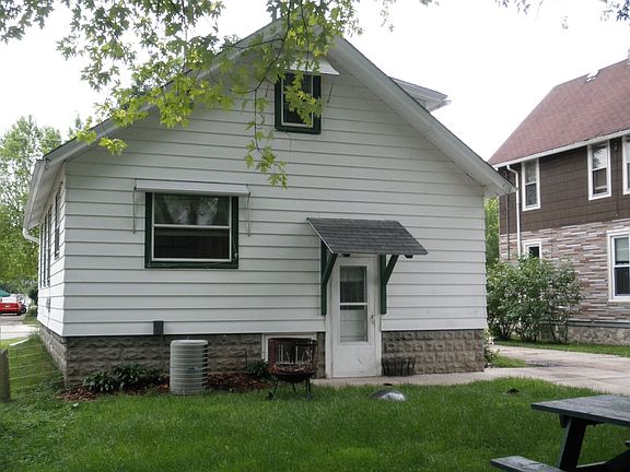 3rd image of 804 Oakland Ave