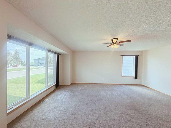 2nd image of 105 E Aspen Way
