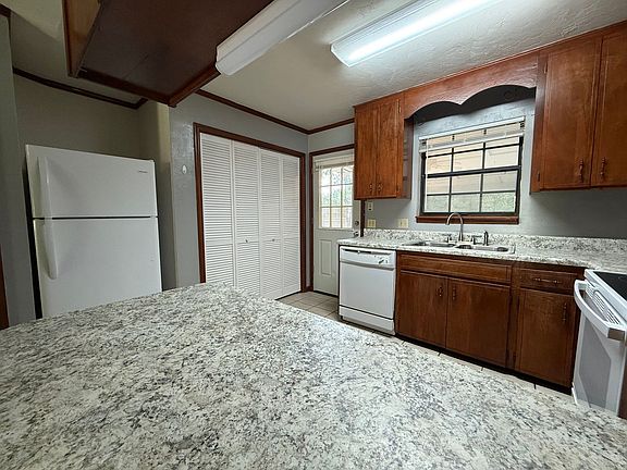 4th image of 4000 Brewster Rd #A