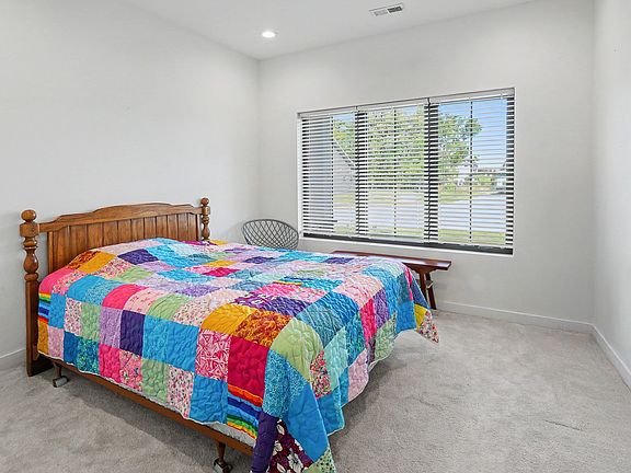 4th image of 503 Vintage Ln