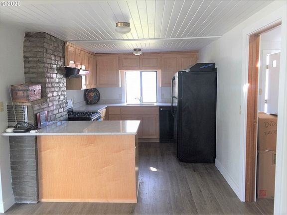 3rd image of 3004 SW Beach Ave