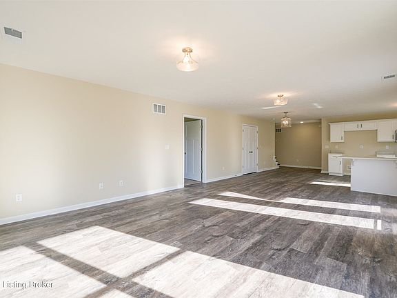 4th image of 404 Eagle Pointe Dr