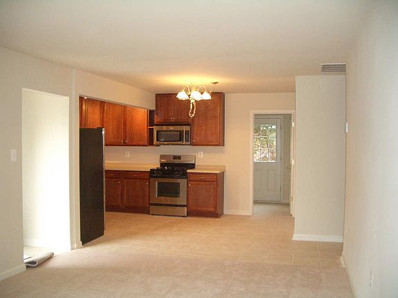 4th image of 1311 Saxon St