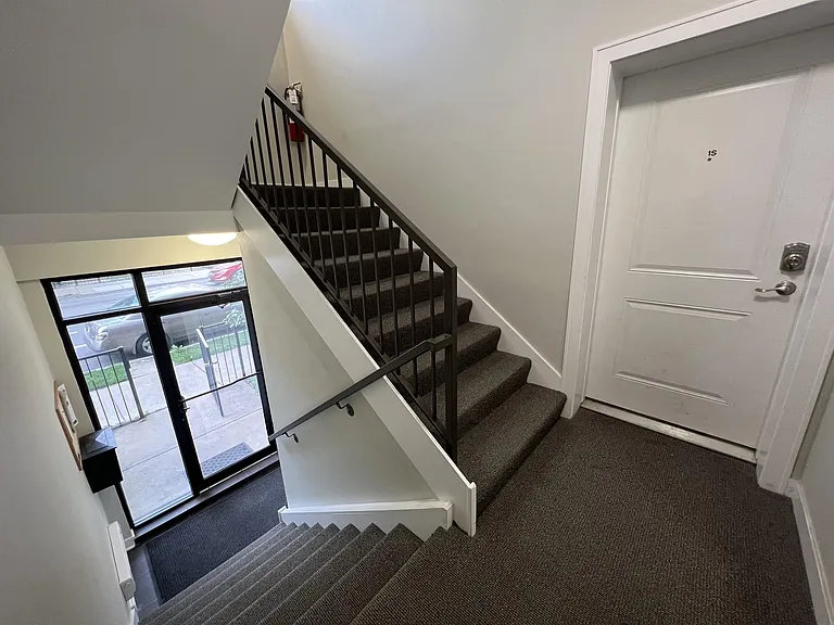 1844 N California Ave — Photo 19
