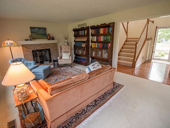 3rd image of 801 Eaton Dr