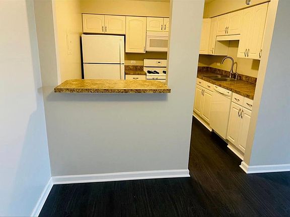 2nd image of 1577 Jill Ct APT 202