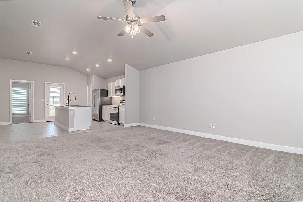 3 bed, 2.0 bath, 1450 sqft, $2,000 — Photo 2