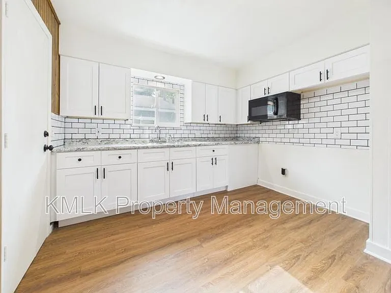 1624 Merrill Ave — Photo 6