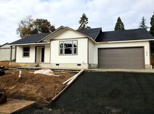 633 SE Garden Way Dr, Winston, OR 97496