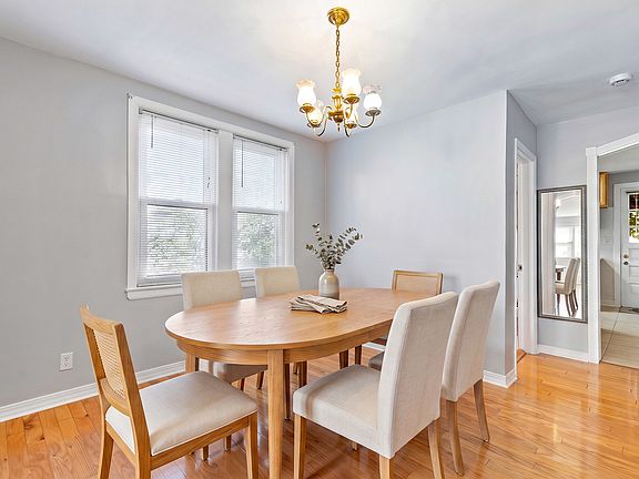 3rd image of 5128 W Ainslie St