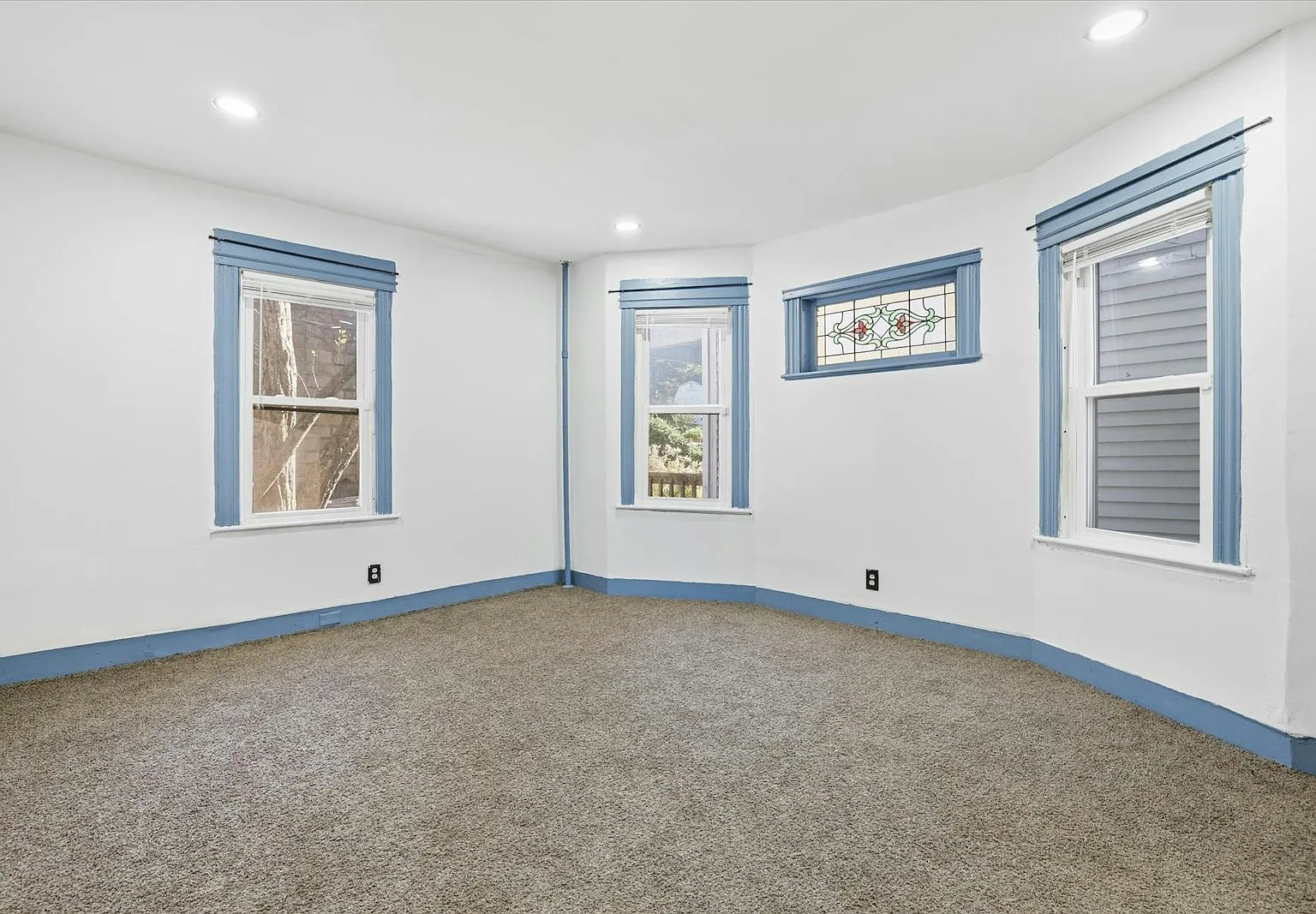 940 Monroe Avenue — Photo 3