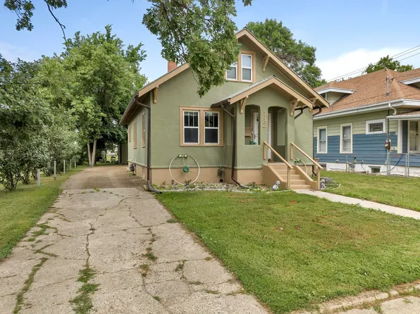 112 6th Ave NW, Minot, ND 58703