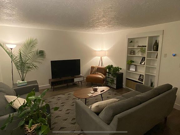4th image of 215 S Cherry Dr Unit 10