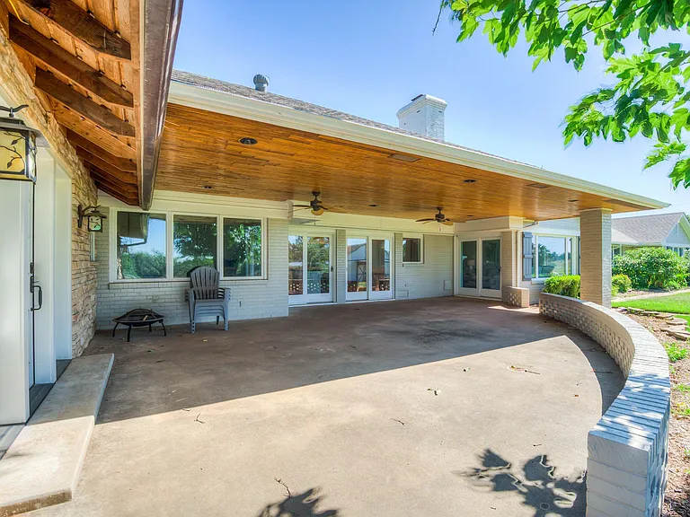 1516 E Britton Rd — Photo 32