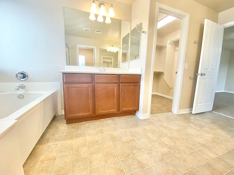 2341 Rue Royale St — Photo 25