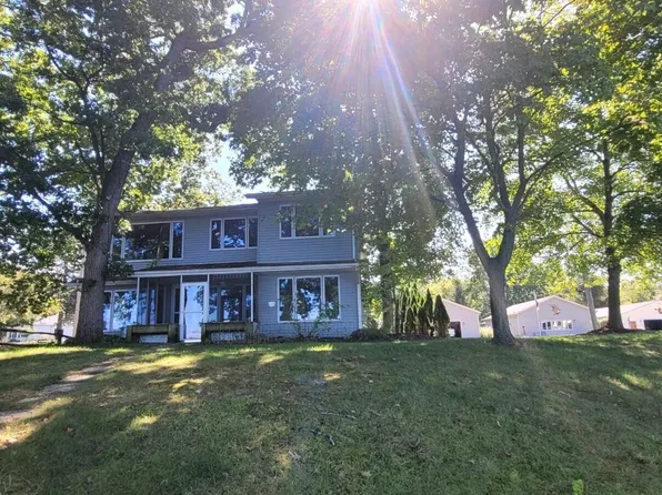 6330 Dexter Ln, Manitou Beach, MI 49253