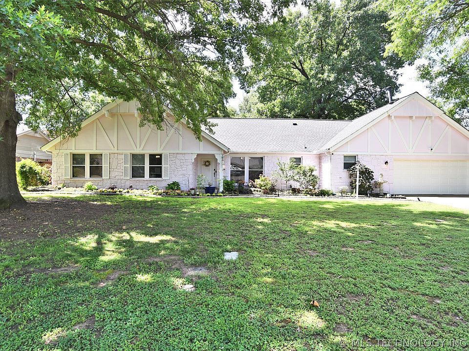 1st image of 1209 Oakwood Dr