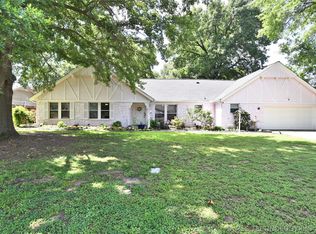 1209 Oakwood Dr, Broken Arrow, OK 74011