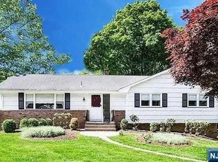 40 Fox Hill Rd, Upper Saddle River, NJ 07458