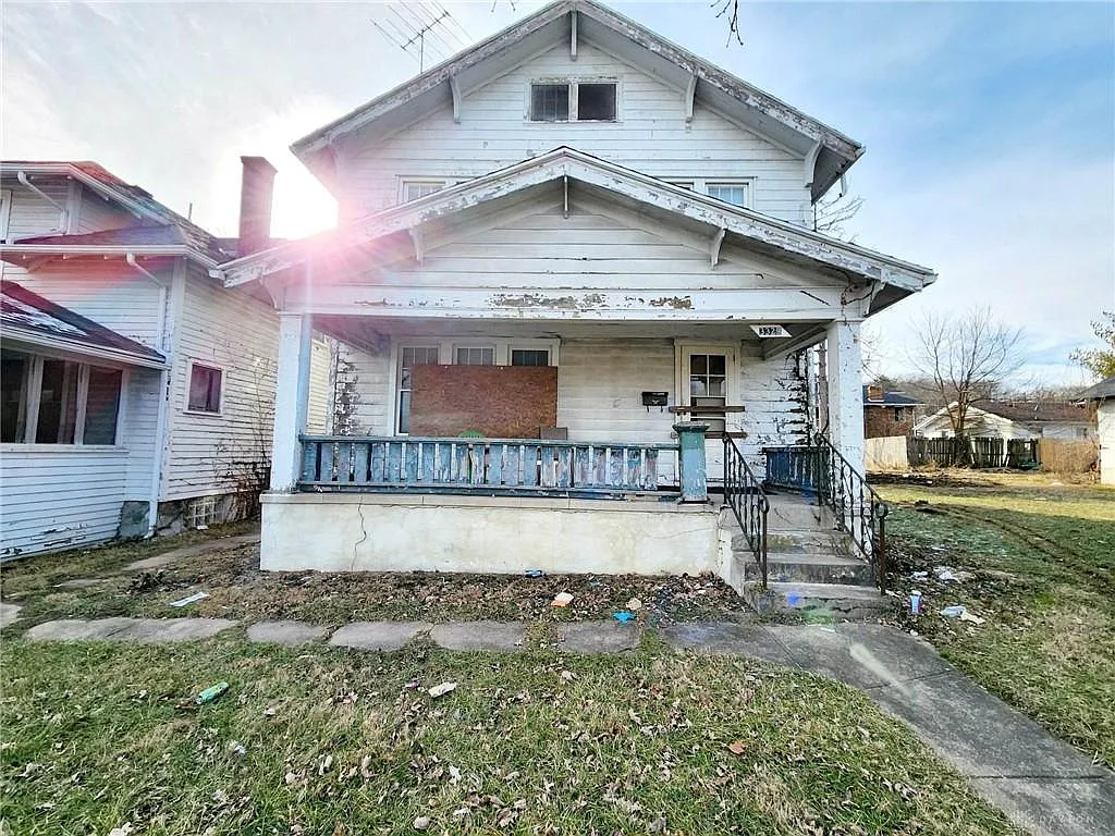 3329 N Main St photo 1