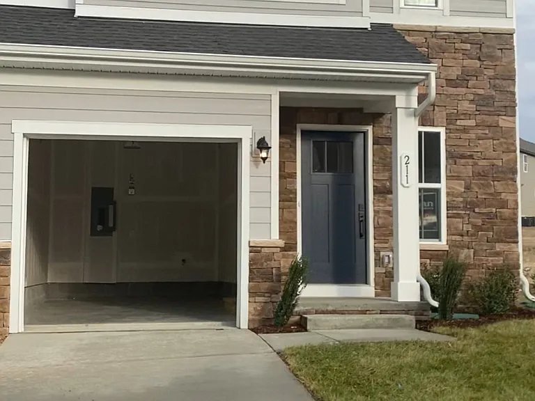 211 Pryor Dr — Photo 20