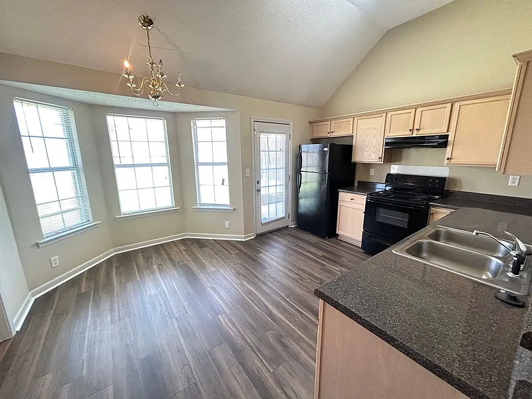 4806 Ashcroft Dr — Photo 9