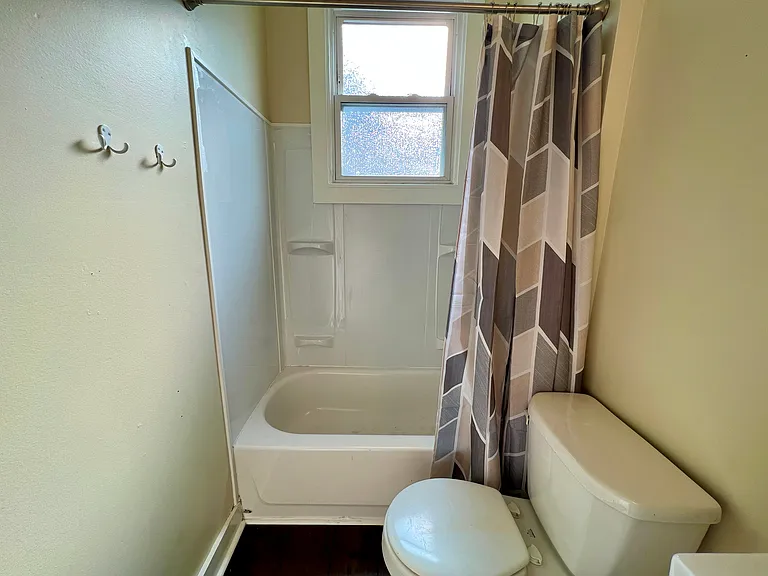 1813 E Elm St — Photo 10