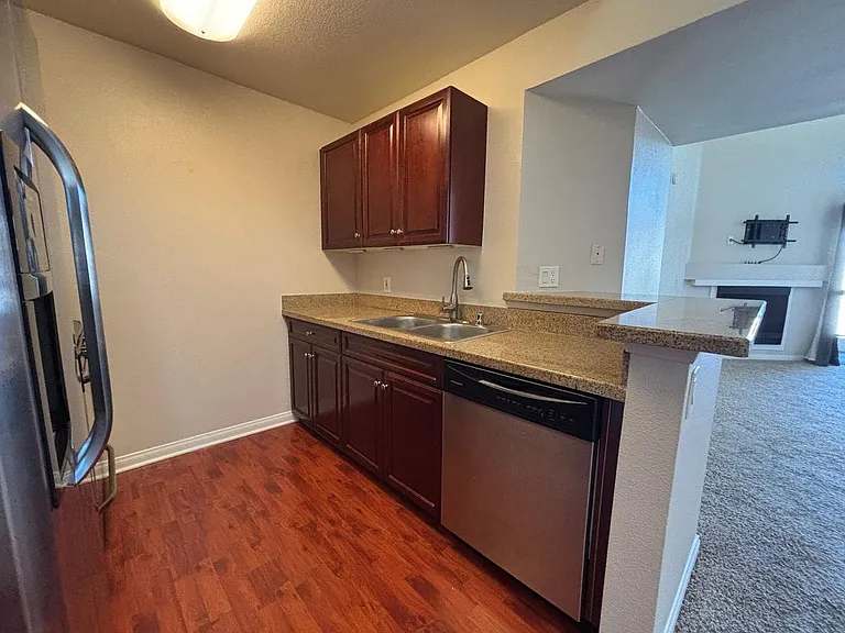 21450 Burbank Blvd #301 — Photo 9