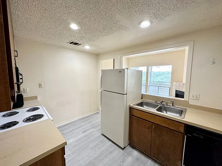 2612 San Pedro St #104-105 — Photo 6