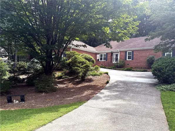 2032 Signal Ridge Chase NW, Kennesaw, GA 30152