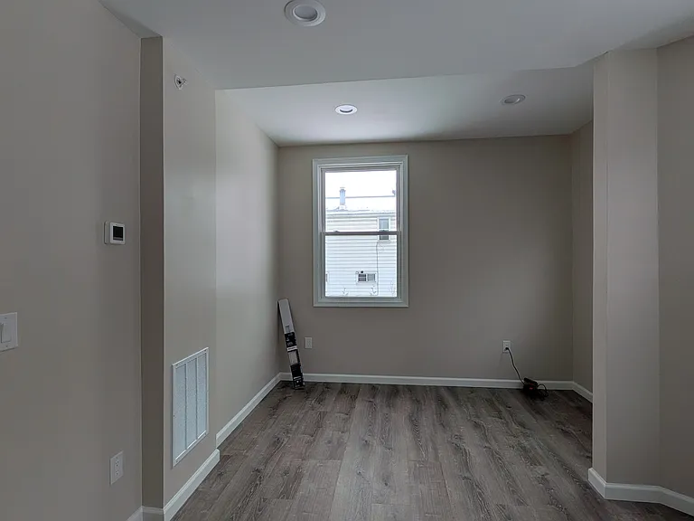 Entry area/dining nook
