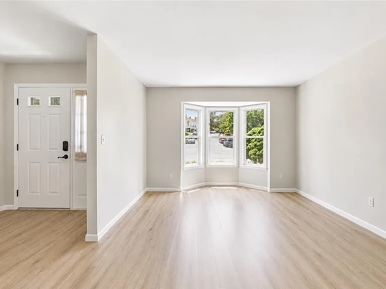 309 Hill Rd — Photo 3